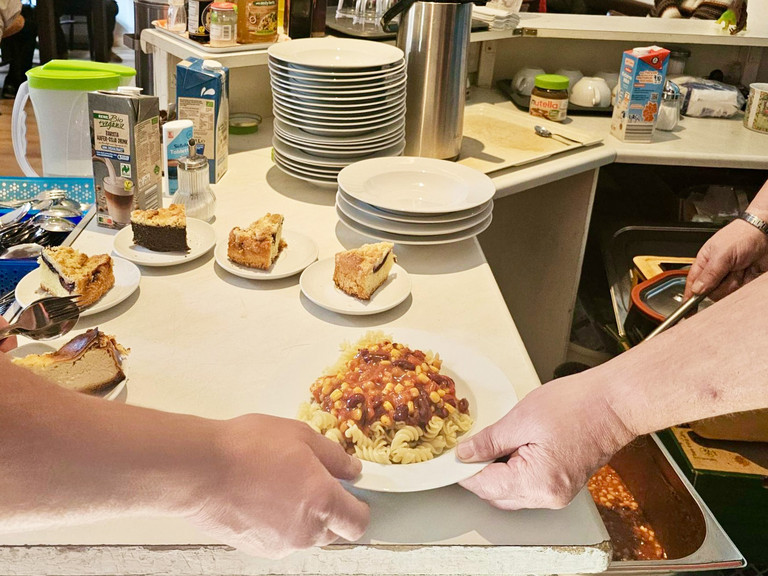 Essensausgabe in der Tagesstätte Sozialprojekt Prenzlauer Berg