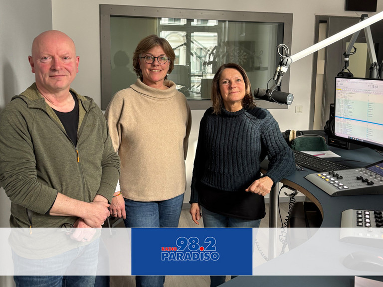 Jens Ziller, Leiter von Immanuel Dialog, Stefanie Lemmer, Beraterin im Gesundheitsmanagement und Moderatorin Julia Nogli (v.l.n.r)