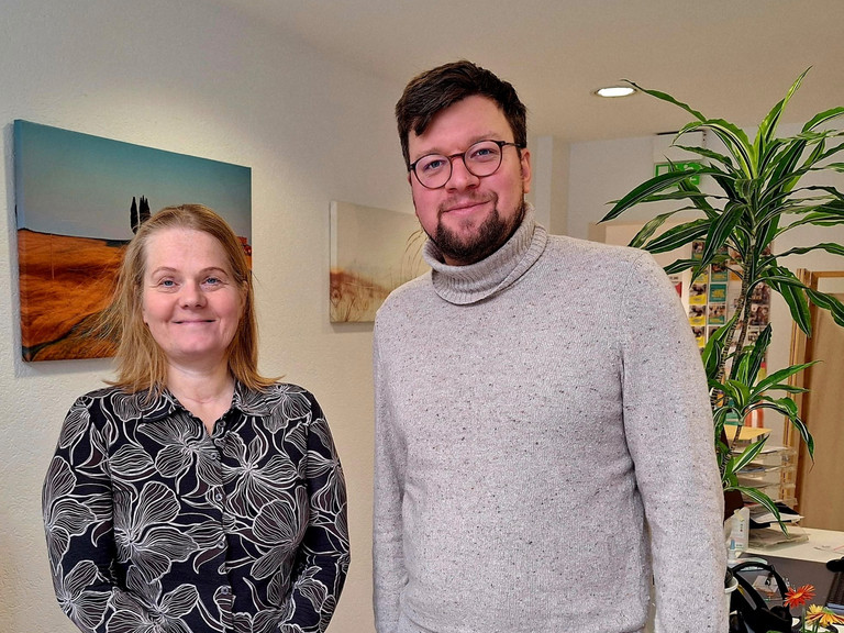 Dorit Mauersberger, Leiterin der Immanuel Beratung Fischerinsel und Abgeordneter Lukas Schaal