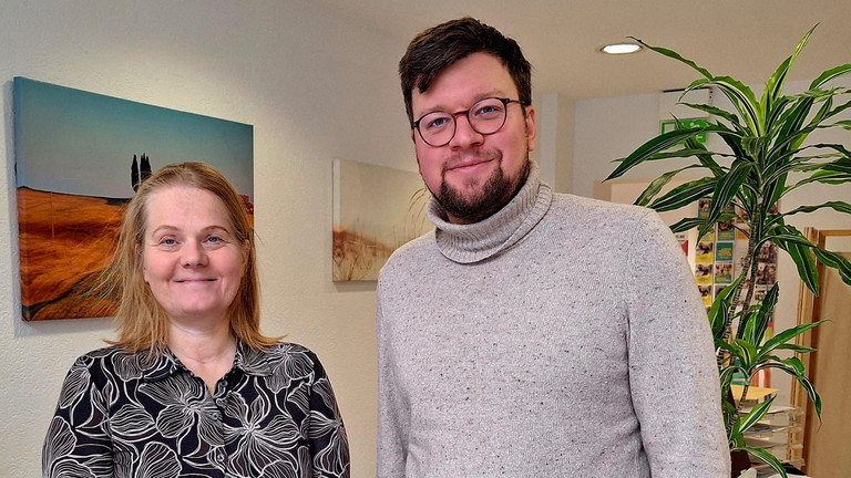 Dorit Mauersberger, Leiterin der Immanuel Beratung Fischerinsel und Abgeordneter Lukas Schaal Dorit Mauersberger, Leiterin der Immanuel Beratung Fischerinsel und Abgeordneter Lukas Schaal